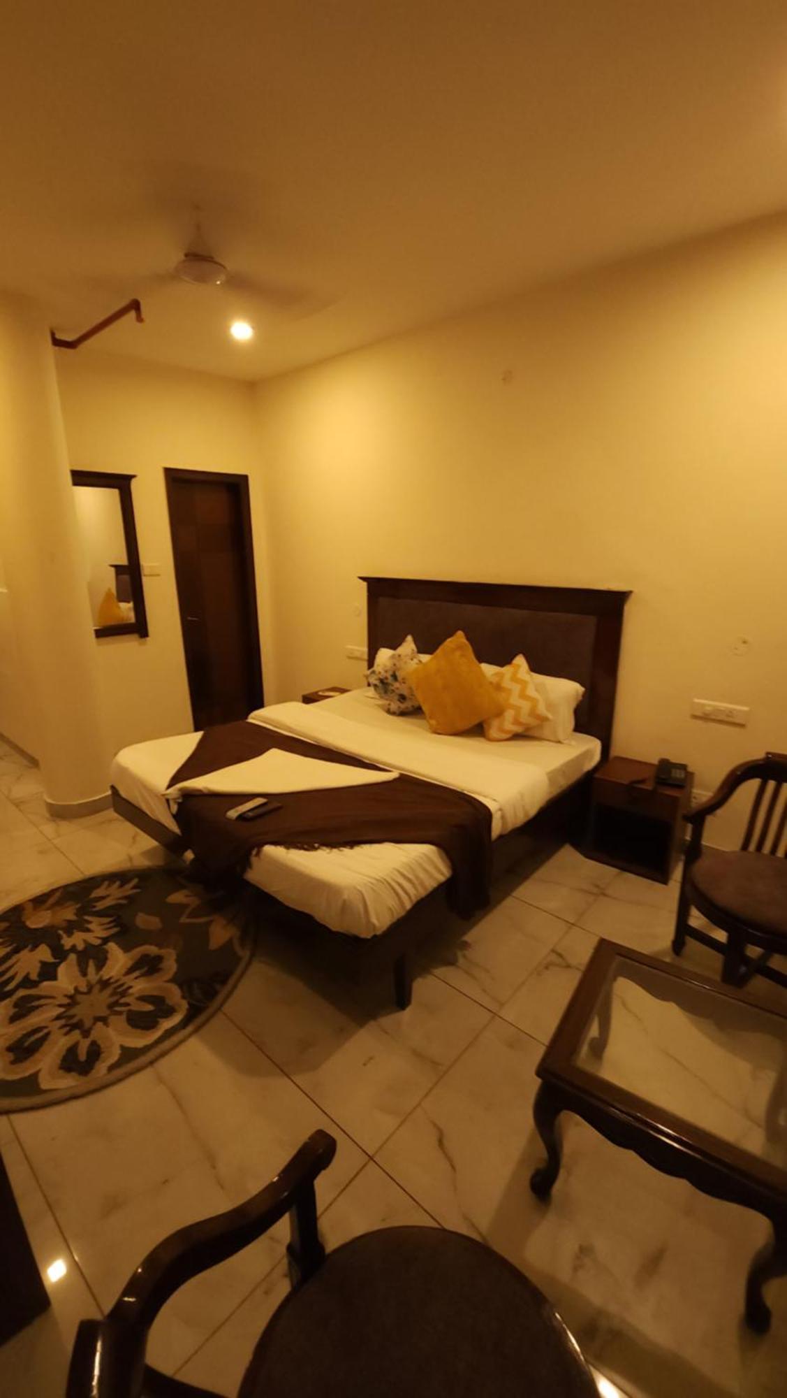 Hotel Vrs Inns Chandīgarh Exteriér fotografie